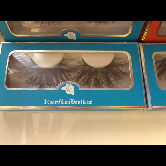 Bundle of 4 dramatic 3D mink lashes